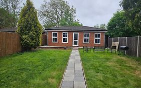 Annexe With Games Room Pool Table Ping Pong Air Hockey Movie Projector